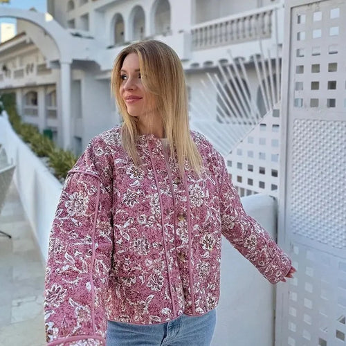 Damen 400+ gesteppte Blousonjacke mit floralem Allovermuster und Zierpaspeln Drune
