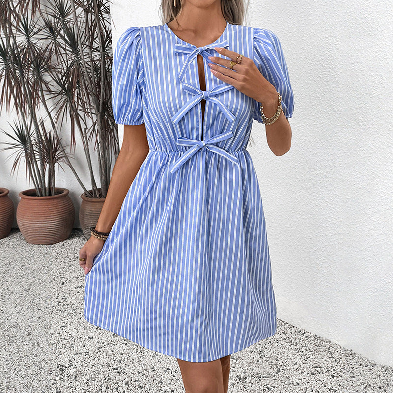 Damen Elegantes Woven Mini-Kleid mit geflochtenen Details und Puffärmeln Drune