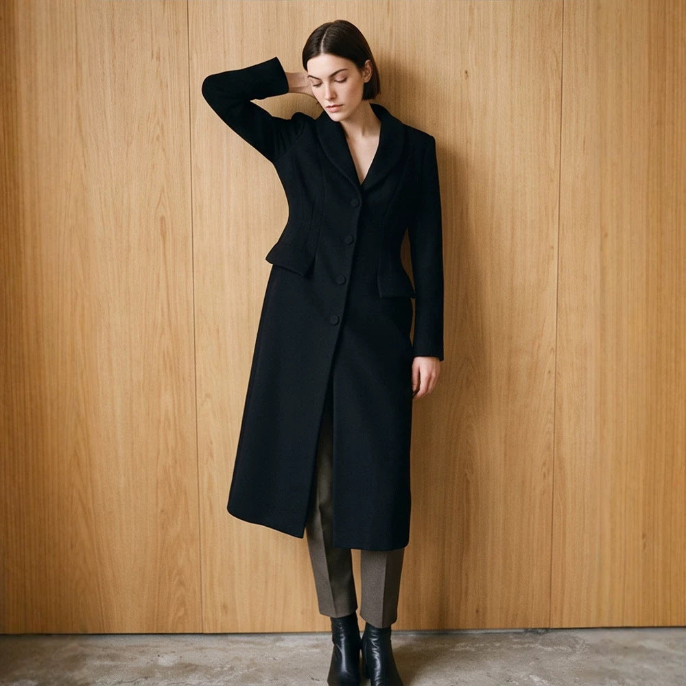 Damen Taillierter Longcoat mit Schalkragen und figurformenden Abnähern Drune