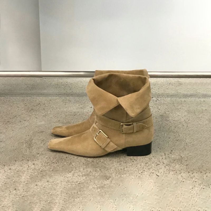 Damen Mittelhohe Wildlederoptik-Stiefelette mit quadratischer Spitze, verstellbaren Schnallenriemen und flachem Blockabsatz Drune