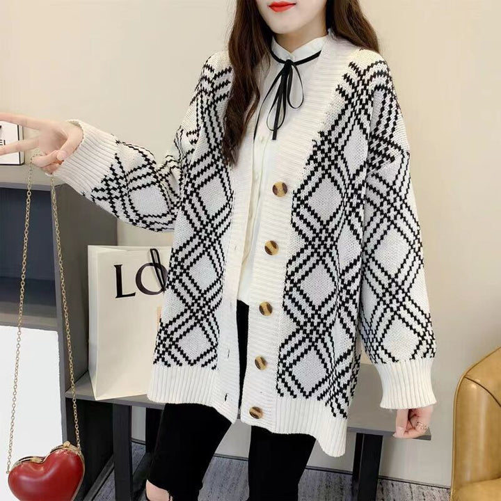 Damen bequeme Strickjacke mit klassischem Karomuster und Holzknöpfen Drune