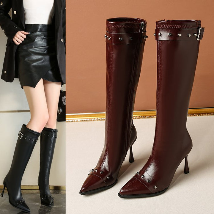 Damen Kniehohe Stiefel mit spitzer Zehenpartie, skulpturellem Stilettoabsatz und Zierriemen Drune