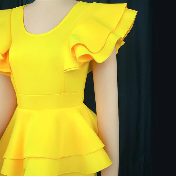Damen figurbetontes Kleid mit voluminösen Rüschendetails Drune