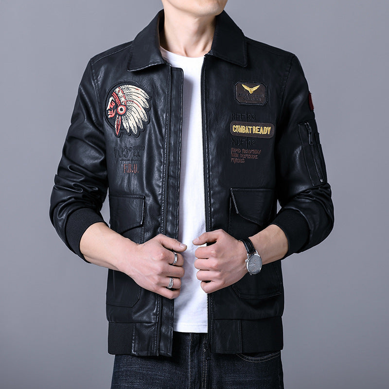 Herren Piloten‑Bomberjacke aus Kunstleder mit gestickten Patches und Rippbündchen Drune