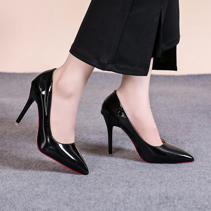 Damen spitze Stiletto-Pumps mit roter Sohle und Lederoptik Drune