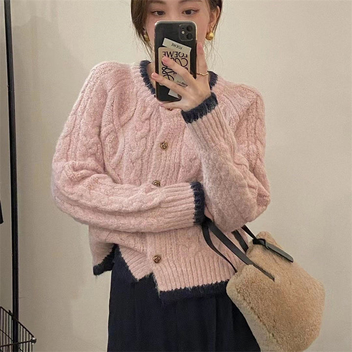 Damen Grobstrickjacke mit elegantem Zopfmuster und dekorativen Knöpfen Drune
