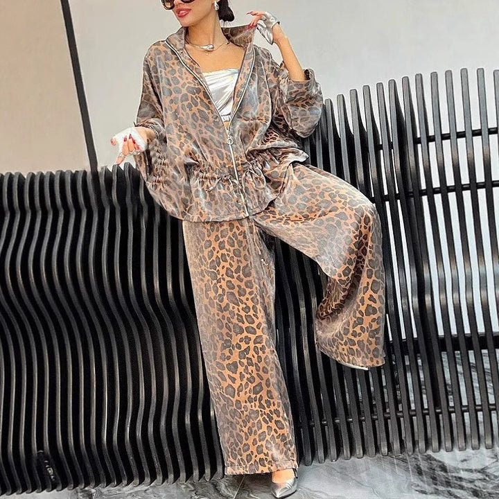 Damen sportlicher Freizeitanzug mit elegantem Leopardenmuster und weiten Hosen Drune