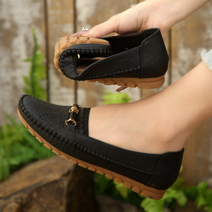 Damen nan perforierte Komfort-Loafer mit goldfarbener Zierschnalle, gewelltem Vorderblatt und konturierter Memory-Innensohle Drune