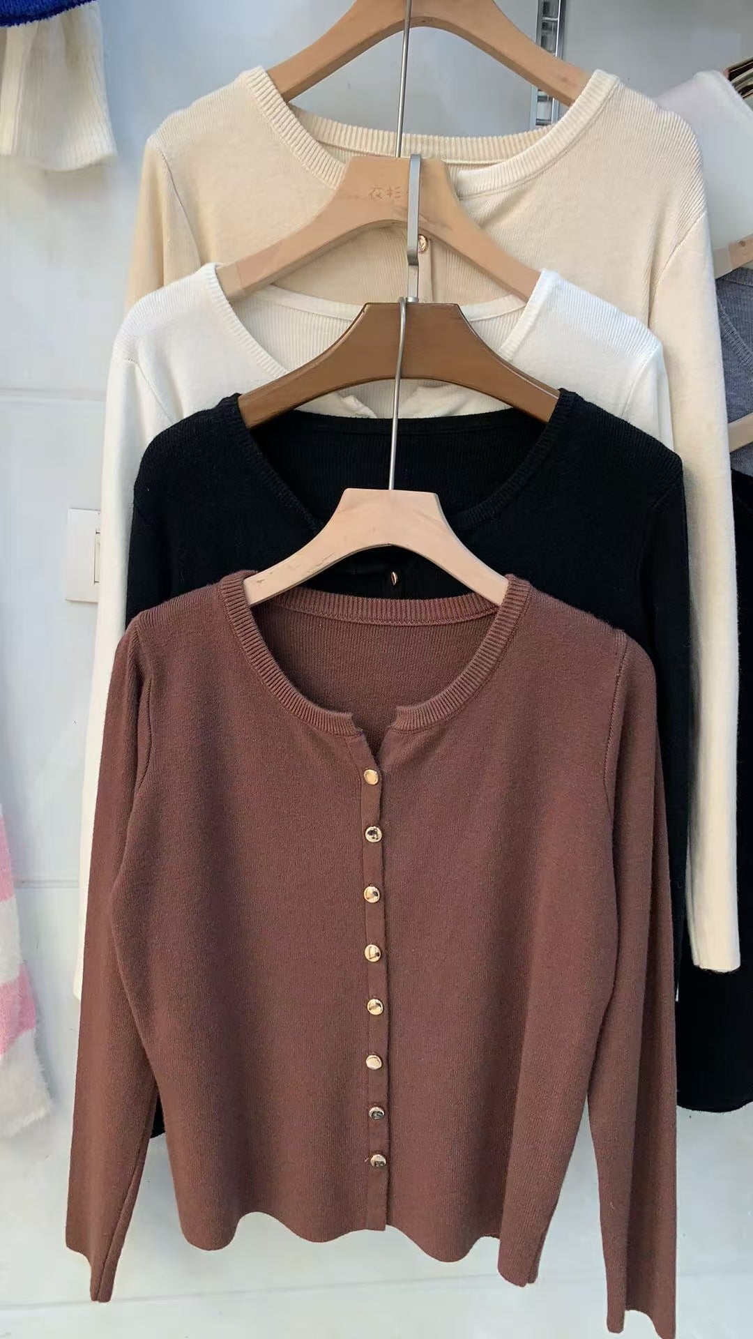 Damen elegante Strickjacke mit Knopfdetail und weichem Material Drune