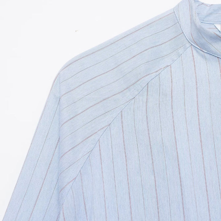 Damen Oversized gestreifte Hemdbluse mit Stehkragen, asymmetrischer Knopfleiste und High‑Low‑Saum Drune
