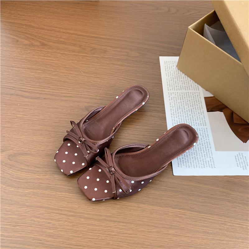Damen Quadratische Slip-On Mules mit Punktmuster, feiner Zierschleife und Komfortfußbett Drune