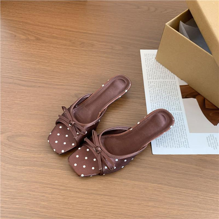 Damen Quadratische Slip-On Mules mit Punktmuster, feiner Zierschleife und Komfortfußbett Drune