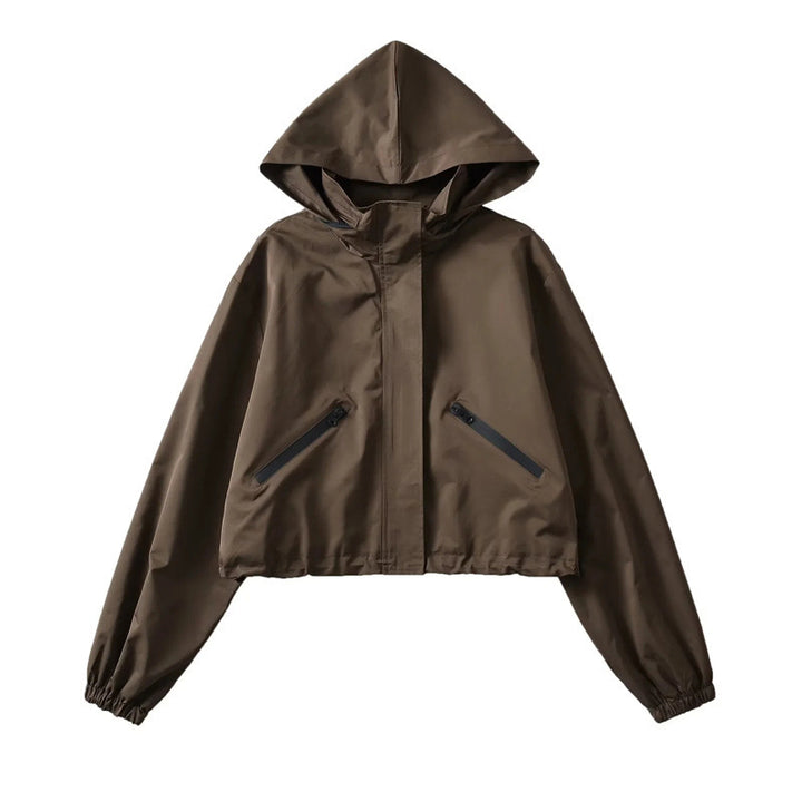 Damen Cropped Regenjacke mit Kapuze, wasserabweisender Tech‑Qualität und schrägen Reißverschlusstaschen Drune