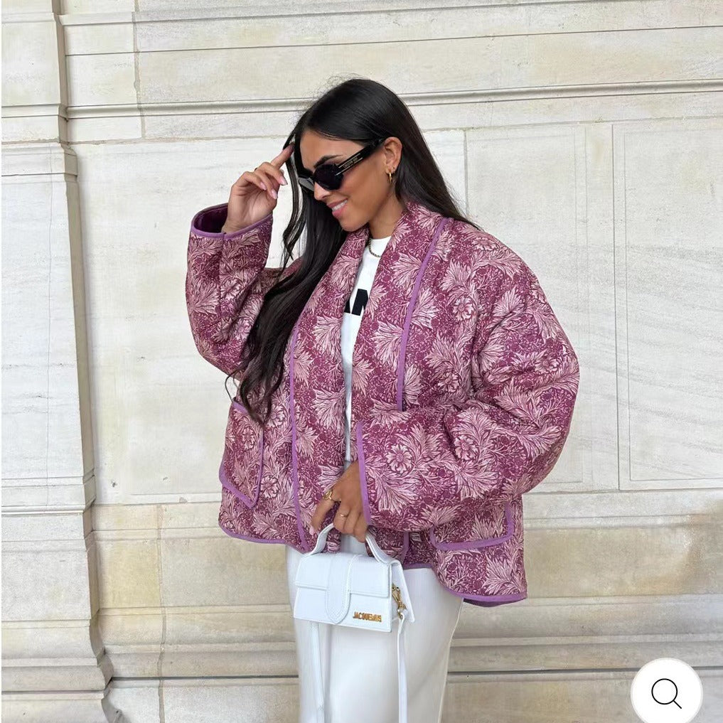 Damen Kurz geschnittene Steppjacke im Vintage-Blumenmuster mit Schalkragen und Kontrastpaspel Drune