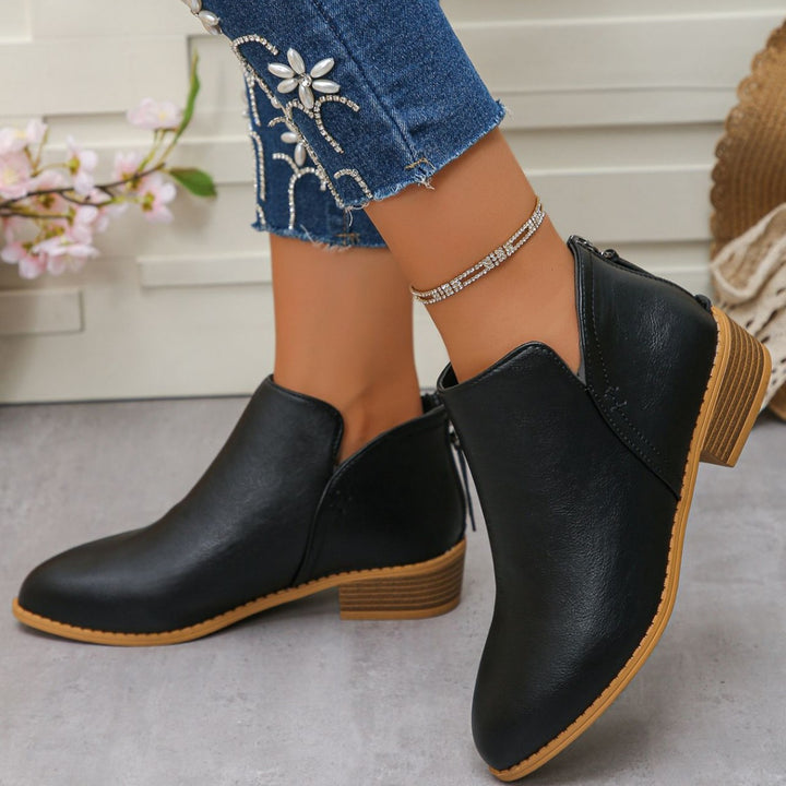 Damen Kurzstiefel mit Fersenreißverschluss, seitlichem Cut-Out und niedrigem Blockabsatz Drune