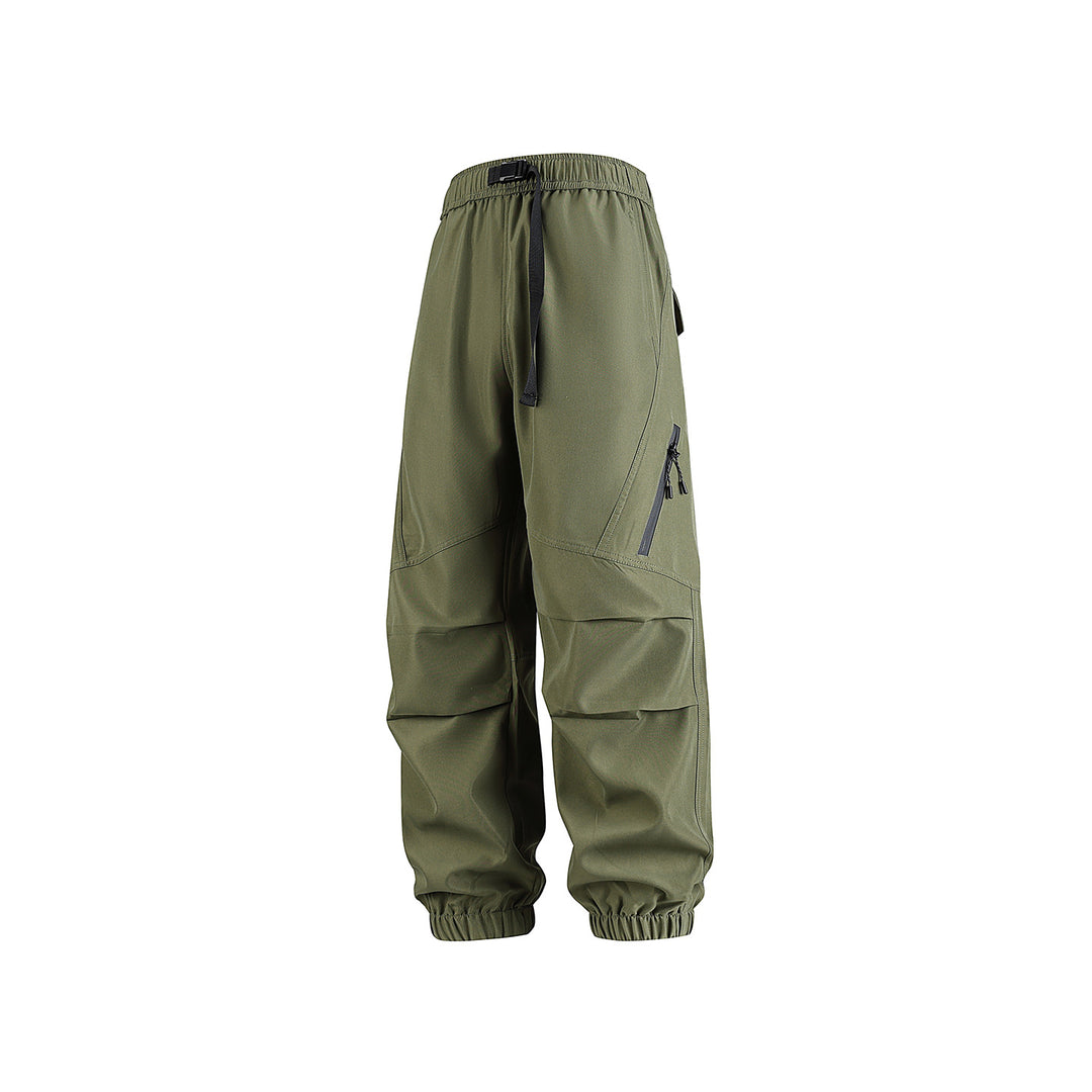 Herren Weite technische Cargo-Joggerhose mit elastischem Tunnelzugbund, aufgesetzten Klappentaschen und Reißverschluss-Beintasche Drune