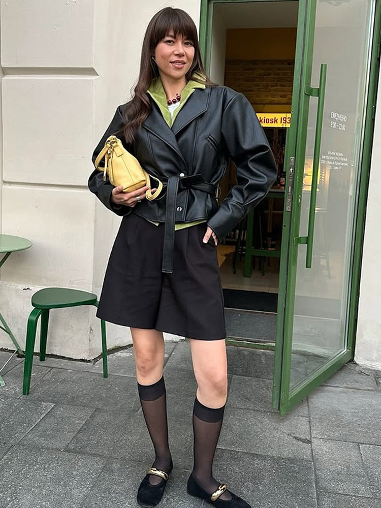 Damen modische Kunstlederjacke mit Gürtel und steigendem Kragen Drune