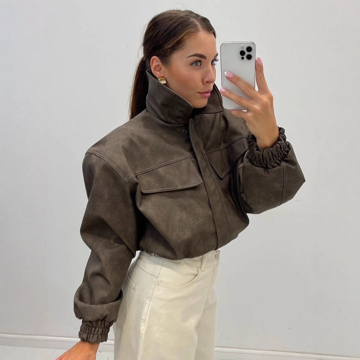 Damen Kurz geschnittene Kunstlederjacke mit aufgesetzten Brusttaschen Drune