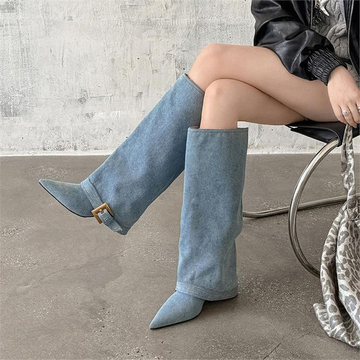 Damen Schafthohe Slouch‑Stiefel mit spitzer Zehenform, schmalem Absatz und Zierschnallenmanschette Drune
