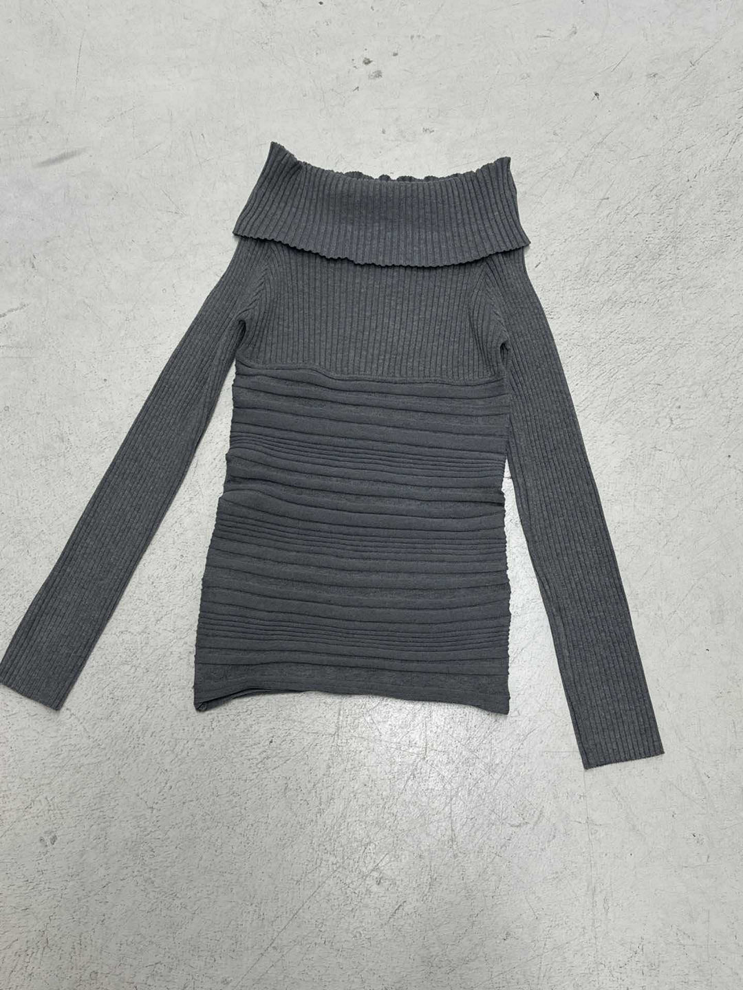 Damen nan schulterfreies figurbetontes Rippenstrick-Kleid mit Umschlagkragen, Längsraffung und Langarm Drune