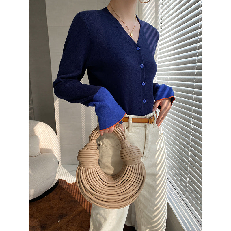 Damen modische Strickjacke mit farblich abgesetzten Ärmeln und Knopfdetails Drune