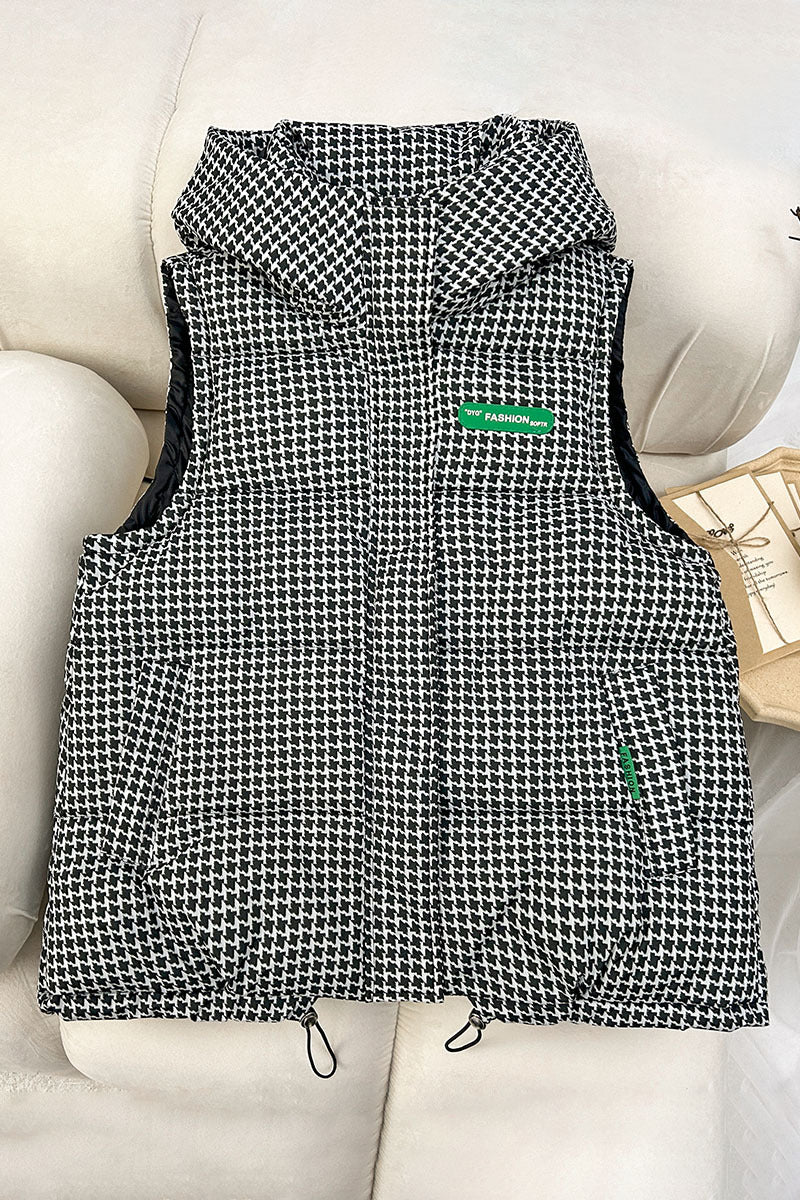 Damen nan gesteppte Kapuzenweste mit Allover‑Logoprint, wattierter Isolierung, verstellbarem Saum und verdeckten Reißverschlusstaschen Drune