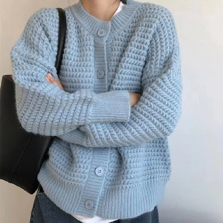 Damen Kuschelige Strickjacke mit kunstvollem Zopfmuster und großen Knöpfen Drune
