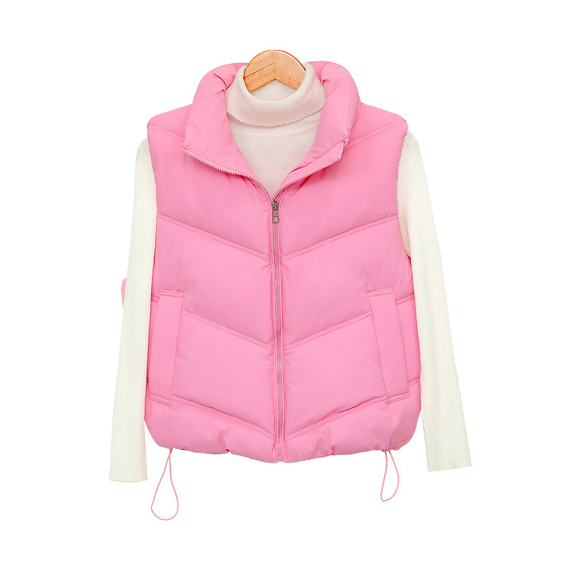 Damen Kurz geschnittene Puffer‑Steppweste mit V‑Quilt, hohem Stehkragen und Kordelzugsaum Drune
