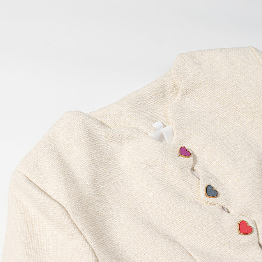 Damen nan cropped Bouclé-Jacke mit gewellter Knopfleiste und Herzapplikationen Drune
