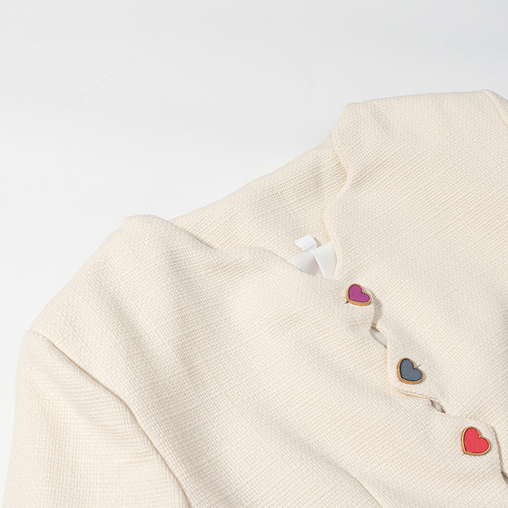 Damen nan cropped Bouclé-Jacke mit gewellter Knopfleiste und Herzapplikationen Drune