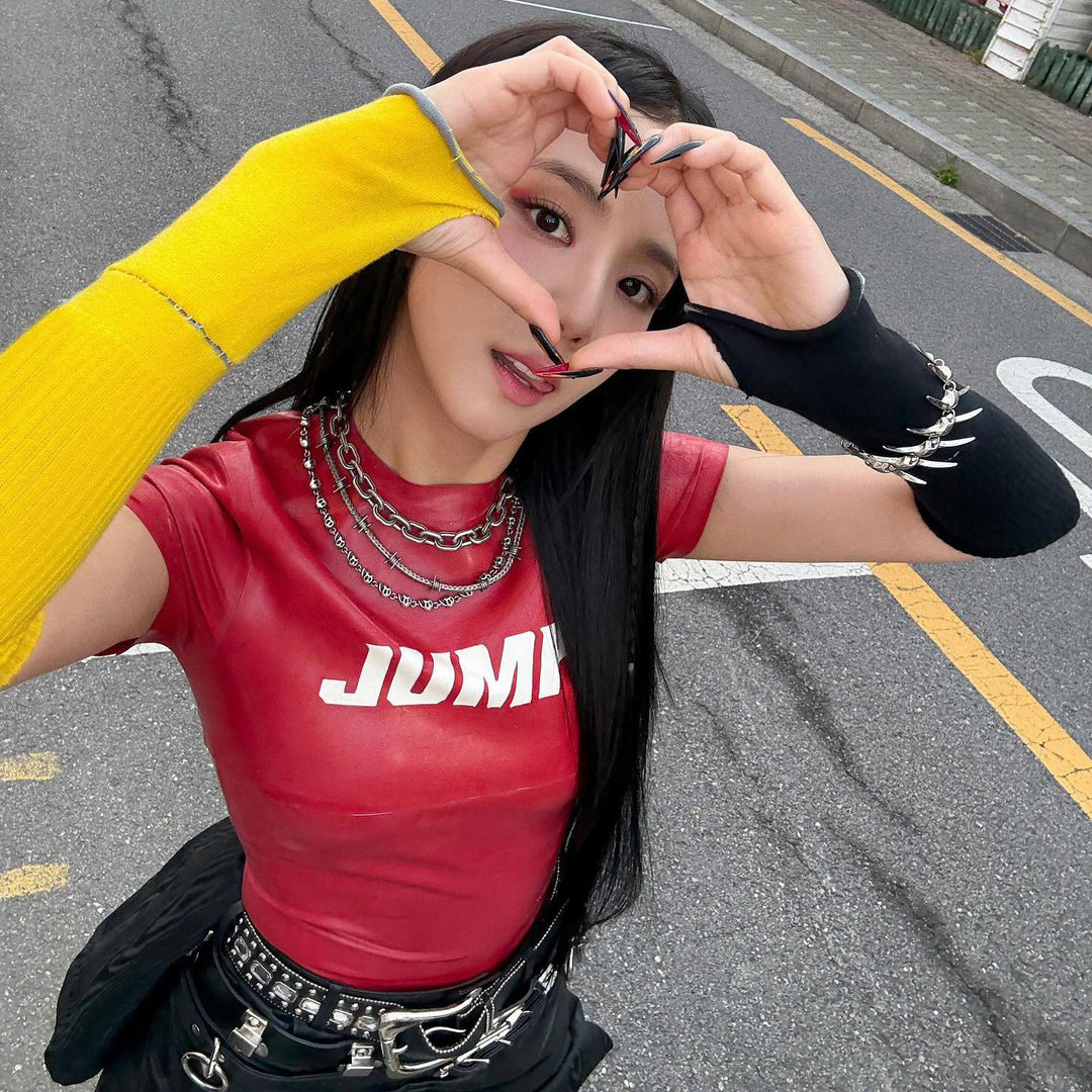 Damen Sportshirt aus glänzendem Material Drune