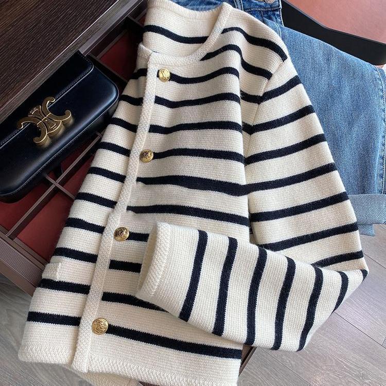 Damen modische Strickjacke mit strukturiertem Streifenmuster und eleganten Knöpfen Drune