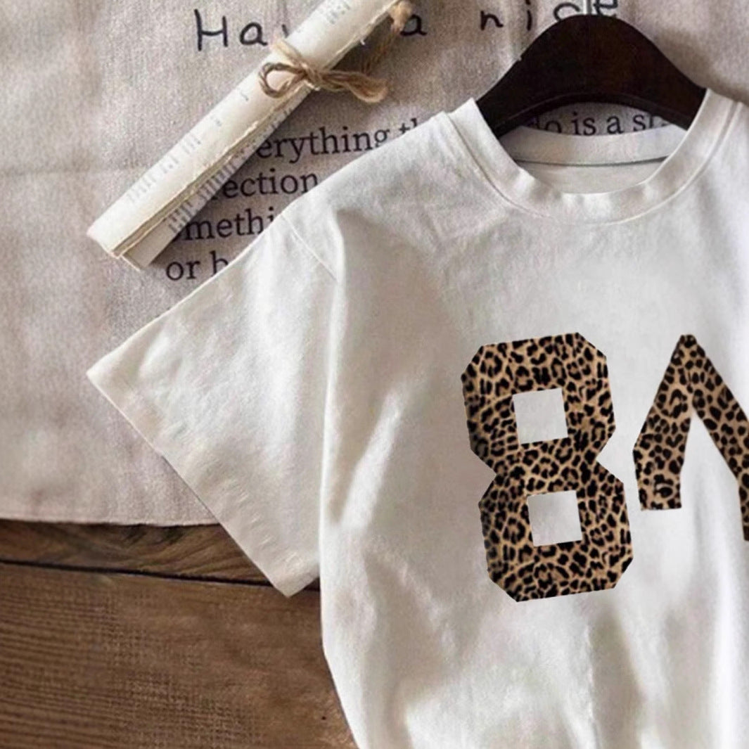 Damen T-Shirt mit kreativem Schriftzug im modernen Graffiti-Stil Drune