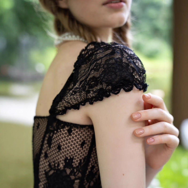 Damen Spitzenkleid mit verspielten Rüschendetails und transparentem Design Drune