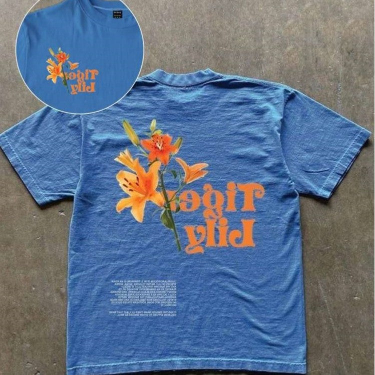 Damen T-Shirt mit künstlerischem floralem Druck und verspieltem Schriftzug Drune