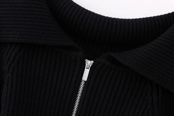 Damen Kurz geschnittene Rippenstrick-Jacke mit weitem Carmenkragen und durchgehendem Reißverschluss Drune