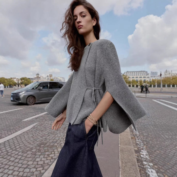Damen Kurzes Wollmix‑Cape mit Rundhals, Tunnelzug‑Taillierung und Trompetenärmeln Drune