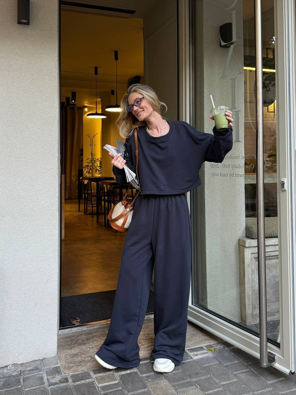 Damen Relaxed-Zweiteiler mit cropped Rundhals-Sweatshirt und extraweiter High-Waist Palazzo-Jogginghose Drune