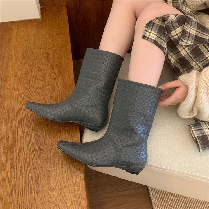 Damen Geflochtene halbhohe Stiefel mit spitzer Zehenform und flachem Blockabsatz Drune