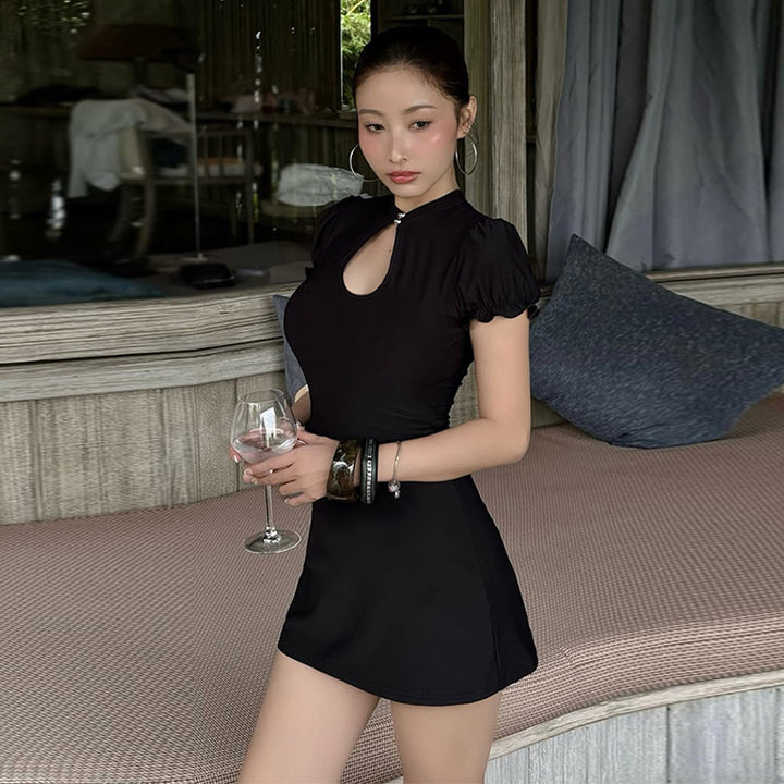 Damen Minikleid mit hochgeschlossenem Ausschnitt und figurbetonter Silhouette Drune