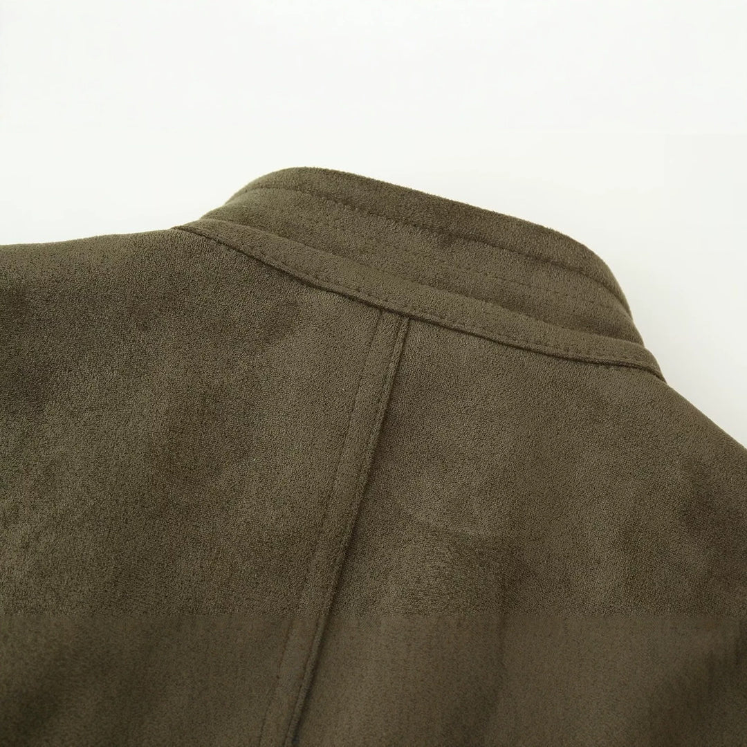 Damen Kurz geschnittene Wildlederjacke im Military‑Look mit Stehkragen und dekorativer Kordelfrosch‑Applikation Drune