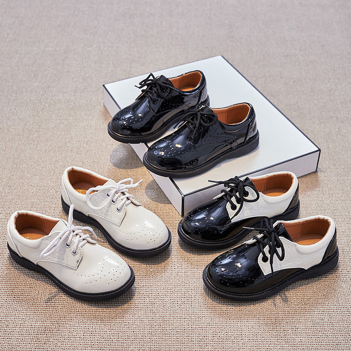 Damen Klassische Lacklederschuhe mit perforierten Details Drune