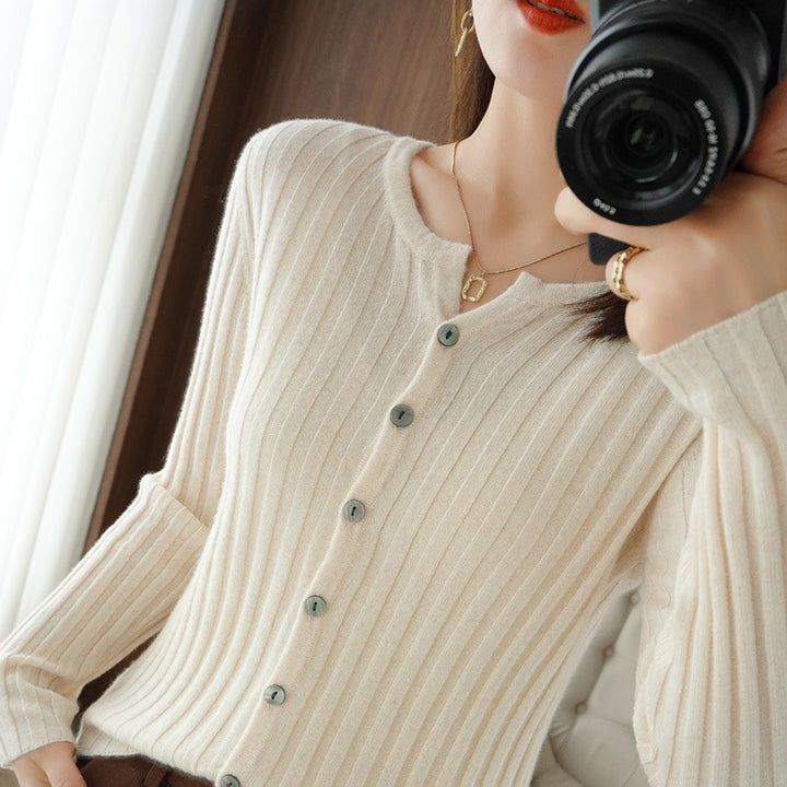 Damen Strickjacke mit feinem Rippmuster und eleganten Knopfdetails Drune