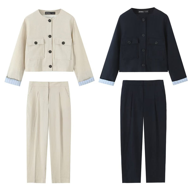 Damen nan kurze Boxy-Jacke mit rundem Ausschnitt, aufgesetzten Pattentaschen und gestreiften Manschetten Drune