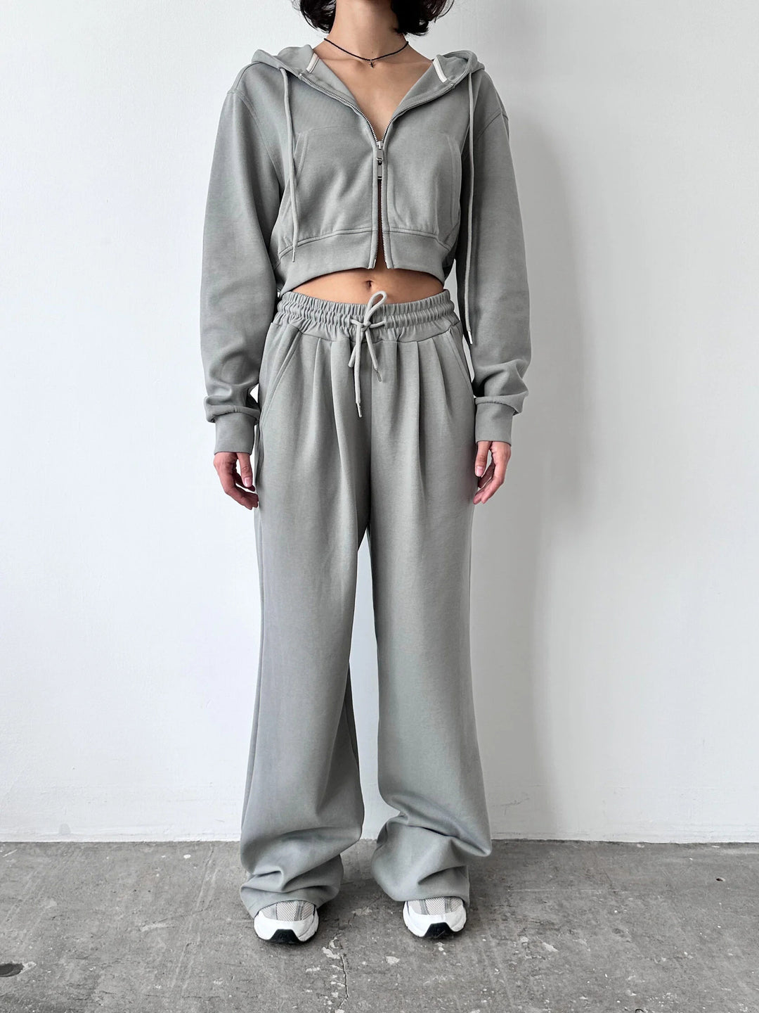 Damen kurzes Zip-Kapuzenjacken- und High-Waist Wide-Leg Jogginghose Set aus weichem French Terry Drune