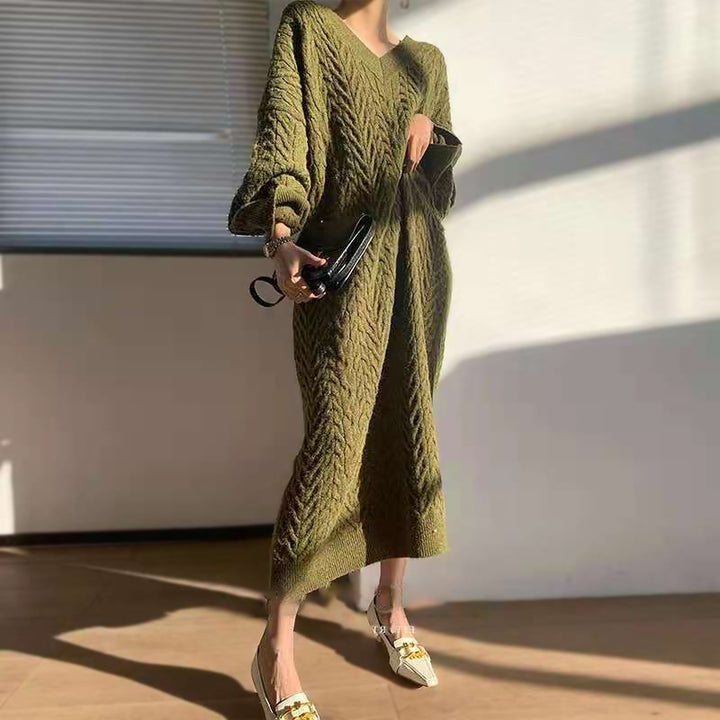 Damen Strickkleid mit Zopfmuster und tiefem V-Ausschnitt Drune