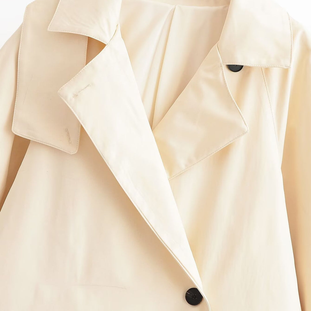 Damen Kurz geschnittene Boxy‑Trenchjacke mit asymmetrischer Knopfleiste und weiten Revers Drune