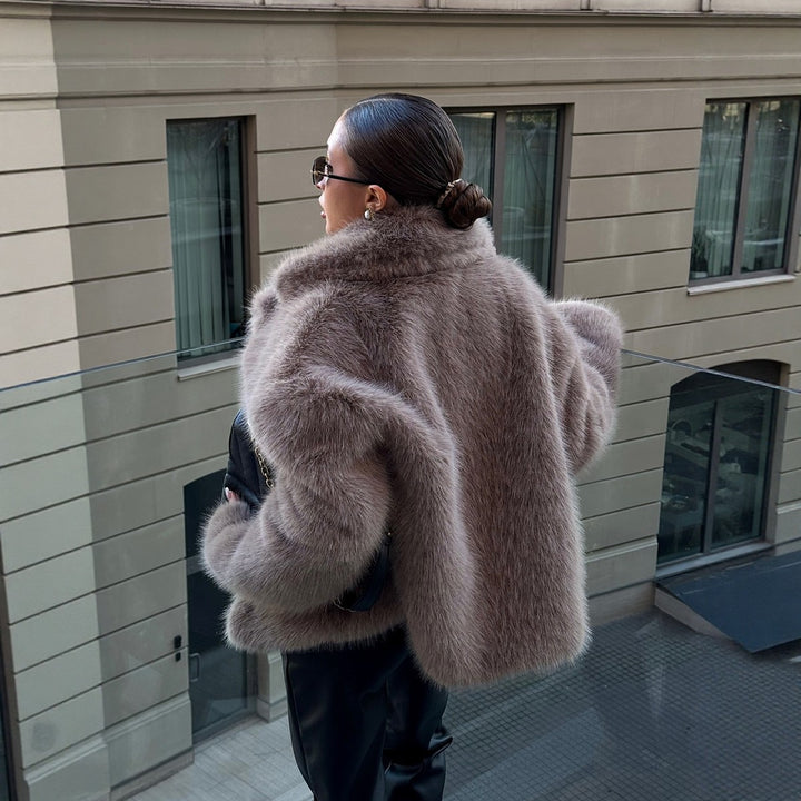 Damen Luxuriöse kurze Kunstpelzjacke mit breitem Schalkragen Drune