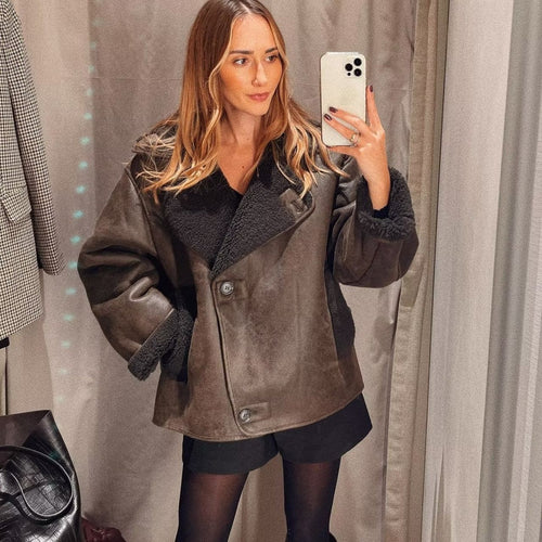 Damen nan kurzer Lammfellimitat-Mantel mit übergroßem Schalkragen, wattierter Teddy-Innenlage und aufgesetzten Taschen Drune
