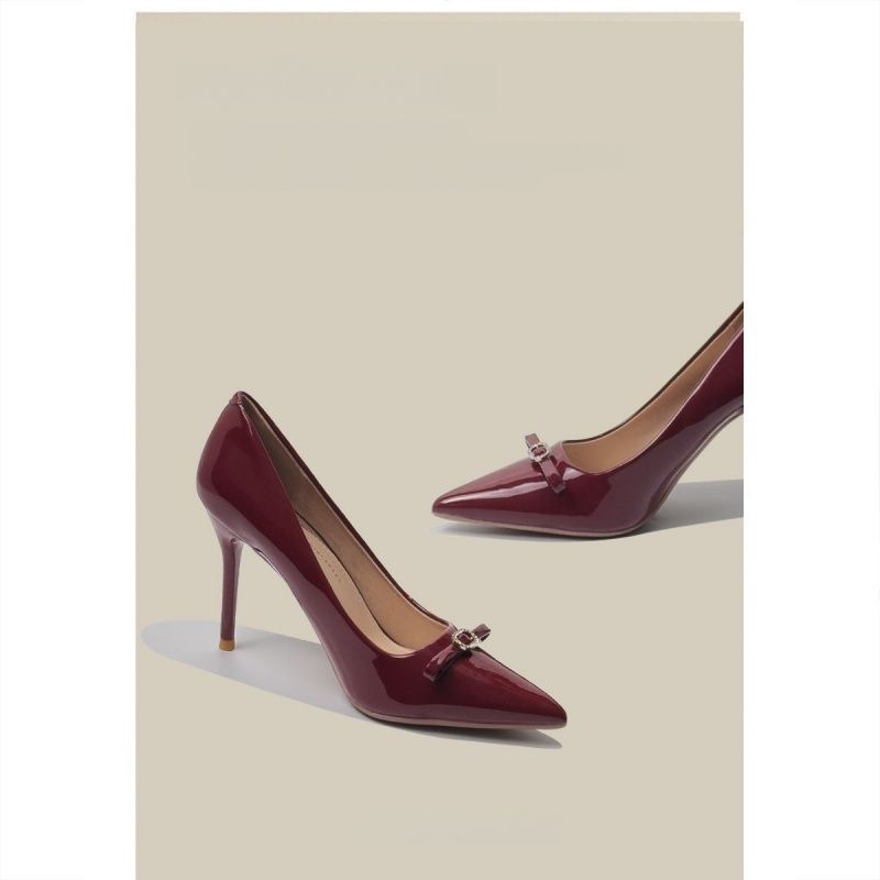 Damen Spitz zulaufende Lack‑Pumps mit hohem Stiletto‑Absatz und Kristall‑Schleifenapplikation Drune